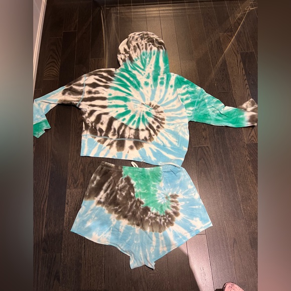 Offline by aerie super cozy cropped sweatshirt and shorts - Picture 2 of 4